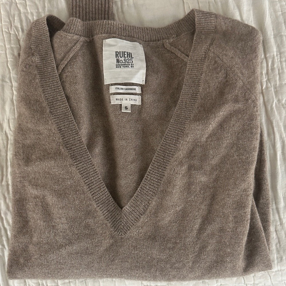 Ruehl No.925 Women's V-Neck Sweater in Taupe